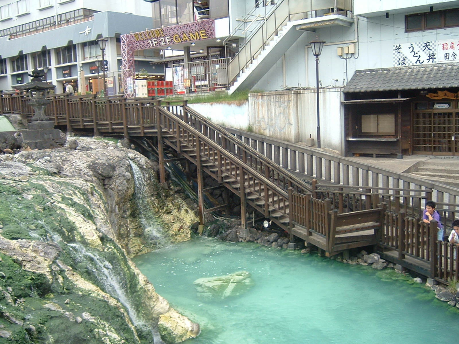 階段ﾃﾞｯｷ(ACQ注入) 草津湯畑 2002年施工