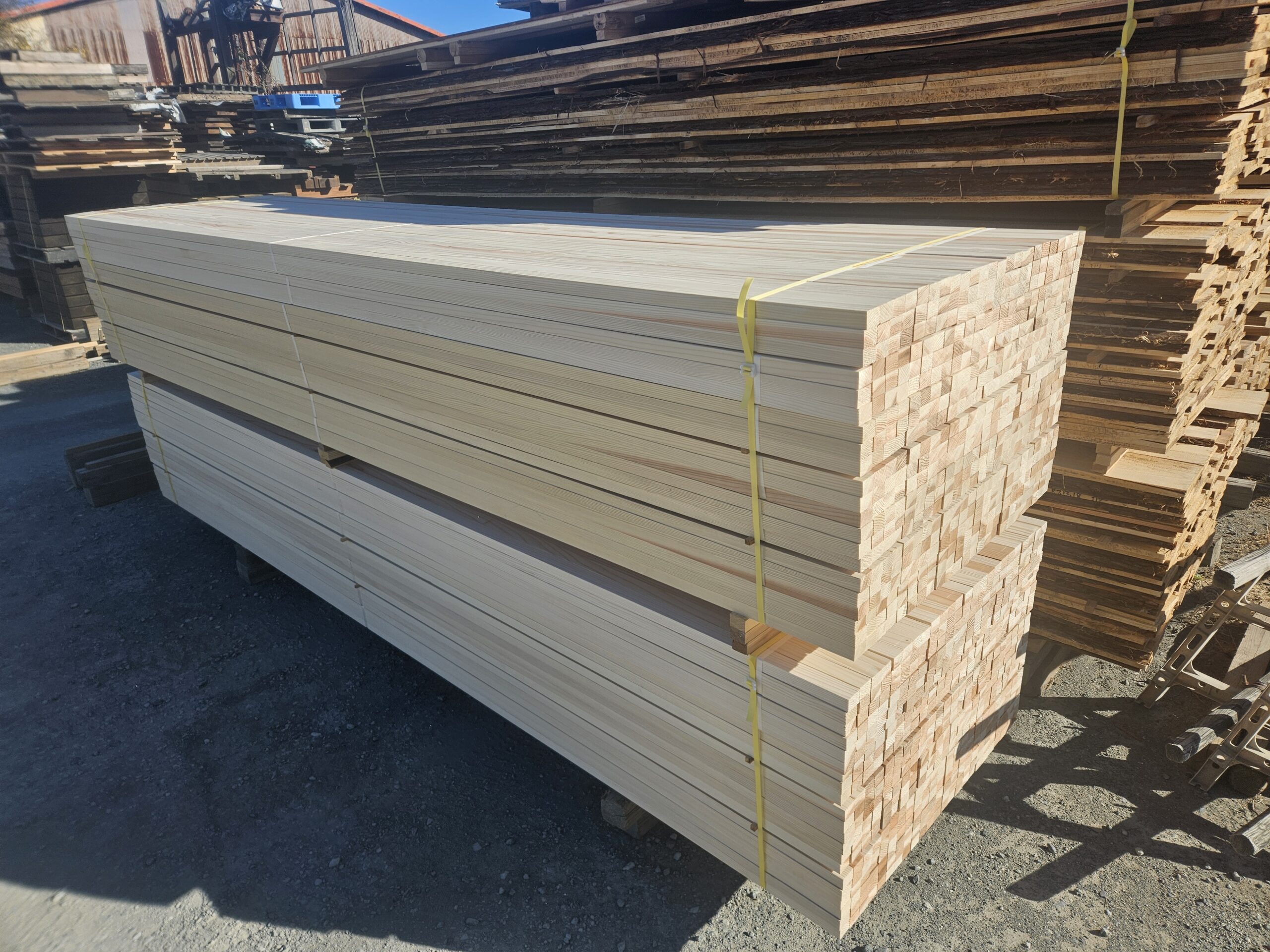 国産杉材 野縁(上小無節) ADﾌﾟﾚｰﾅｰ　　　　4000*30*40=12本/束×84束出荷